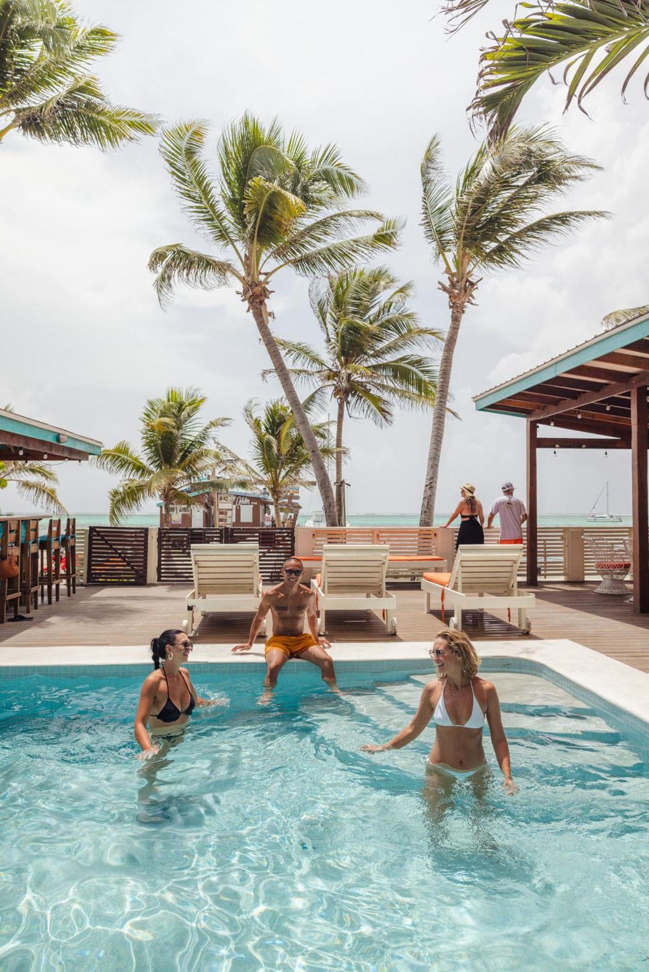 Ocean Tide Beach Resort San Pedro  Bagian luar foto
